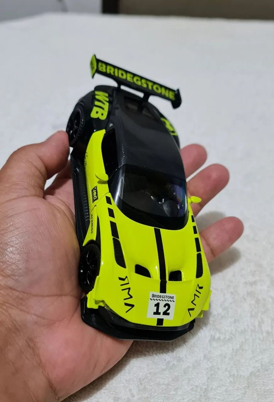 Carrinho miniatura Aston Martin Vulcan  - Foto 2