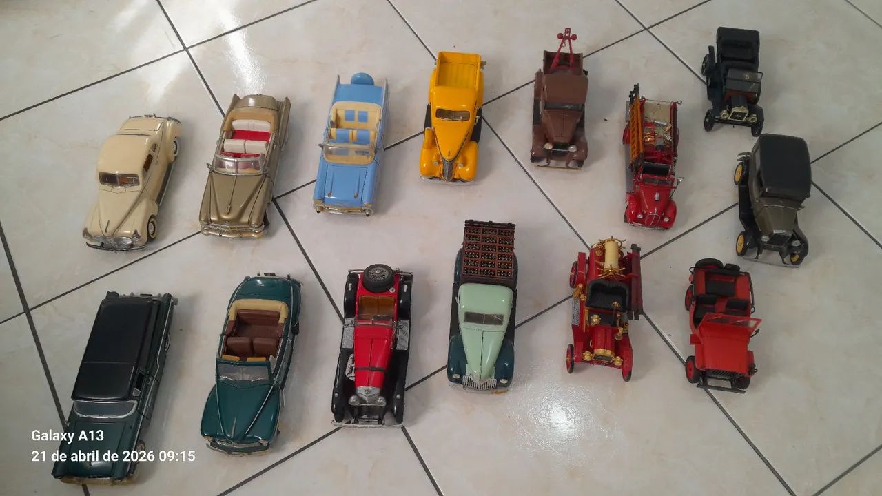 Coleção de carrinhos escala 1/18 - Foto 3