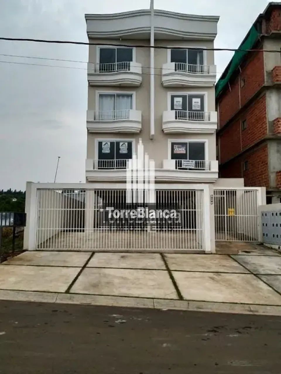 Apartamento à Venda no Edifício Saint Mark, 1 Dormitório, Garagem e Ótima Localização