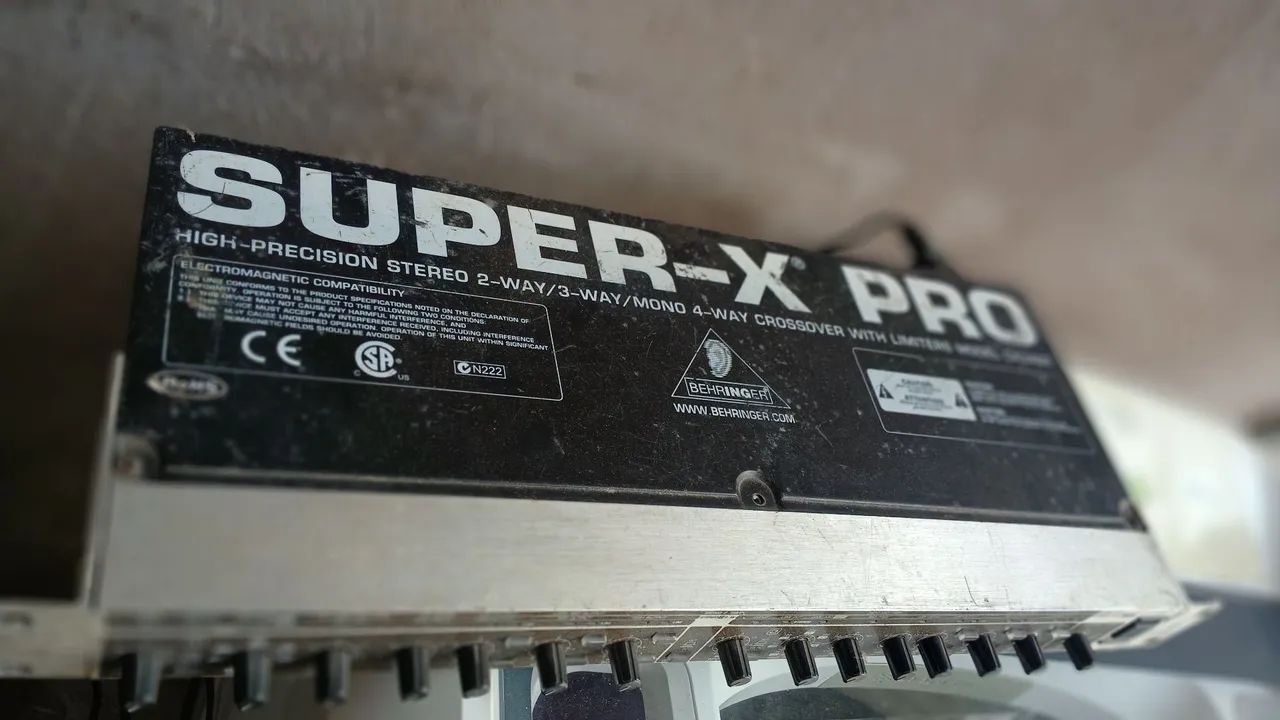 Crossover behringer super-x pro