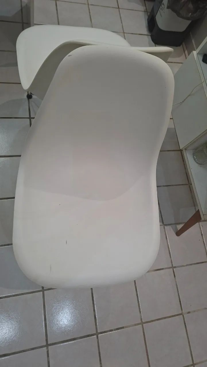 2 Cadeiras Charles Eames Eiffel  usadas- Branco - Base aço cromado - Foto 5