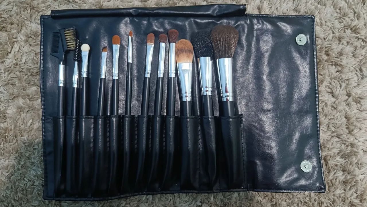 Vendo kit de pincéis de maquiagem 