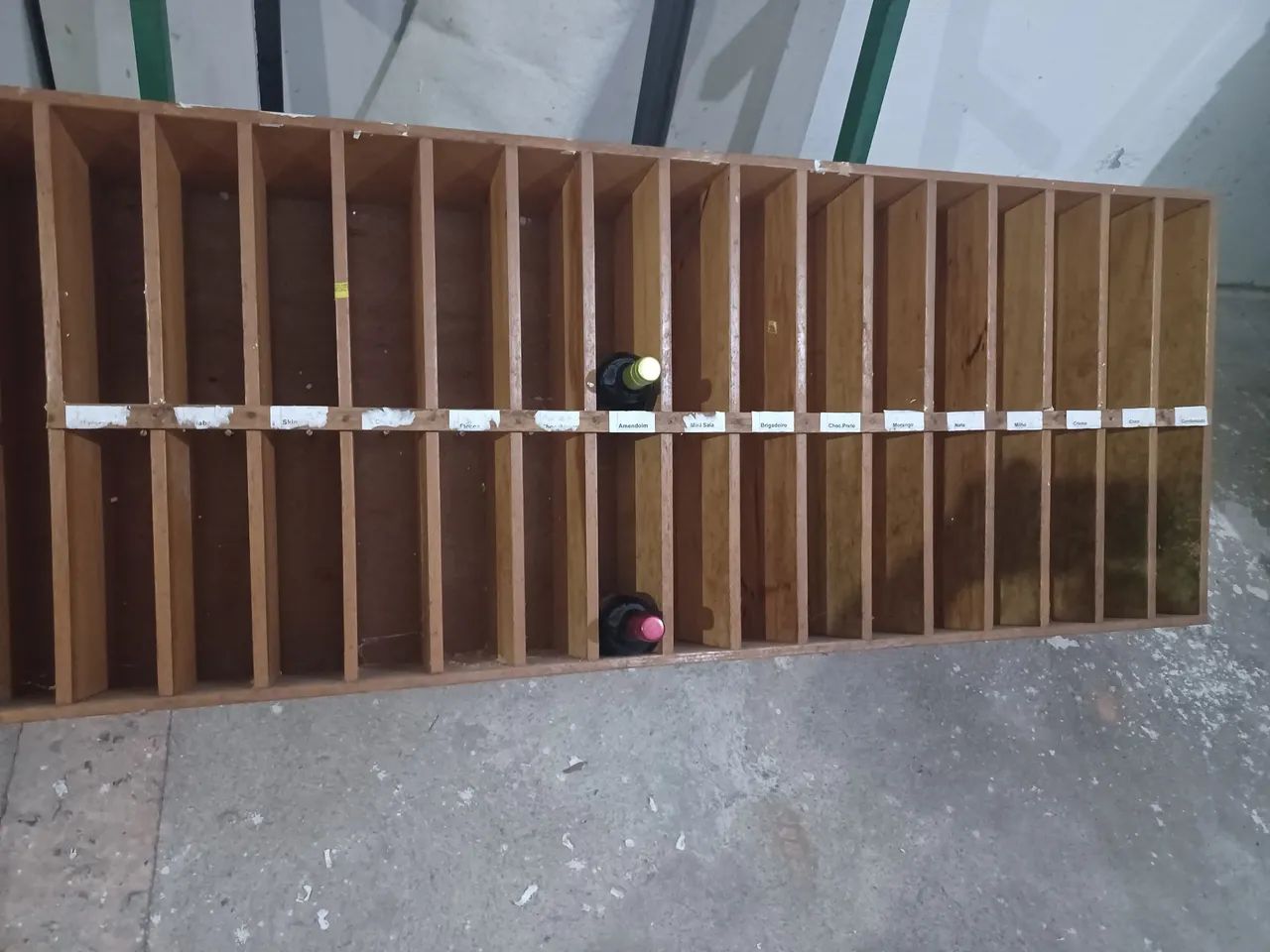 Vende-se prateleira (suporte na parede)para garrafas de vinhos.  - Foto 2