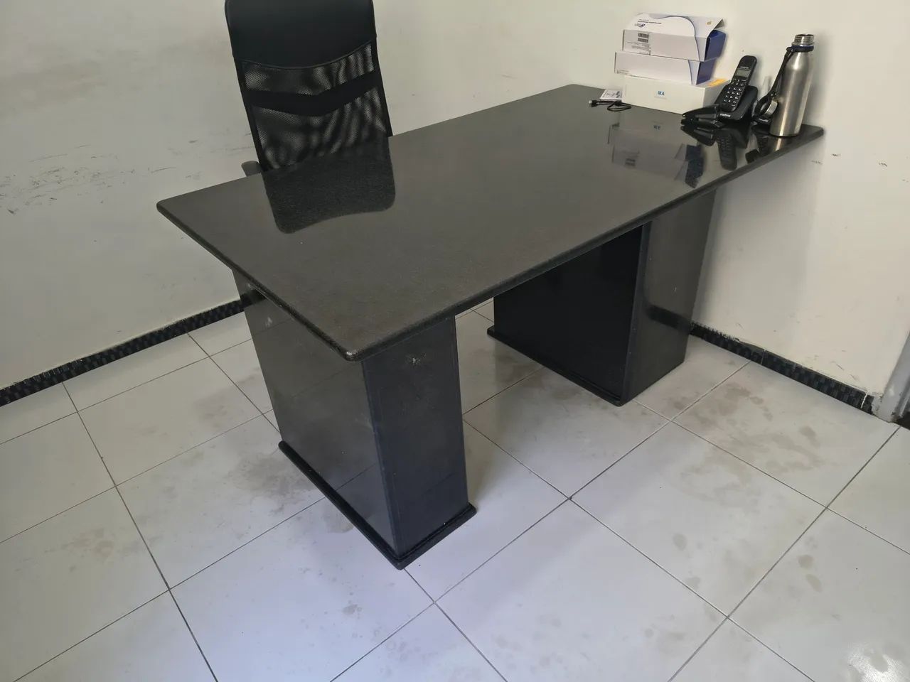 Mesa de escritório em mármore preto - Foto 2