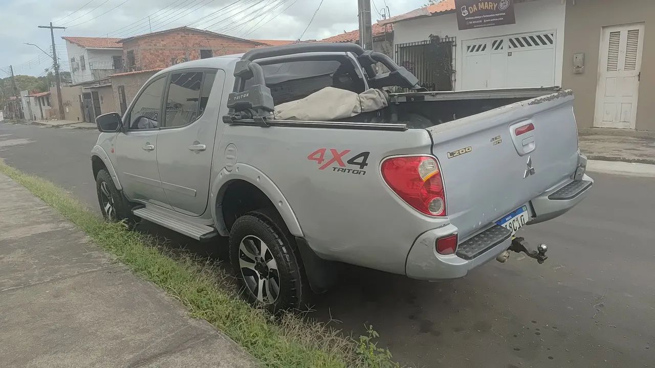 Mitsubishi L200 Triton GLS 3.2 CD TB Int.diesel MEC 2013 - Foto 3