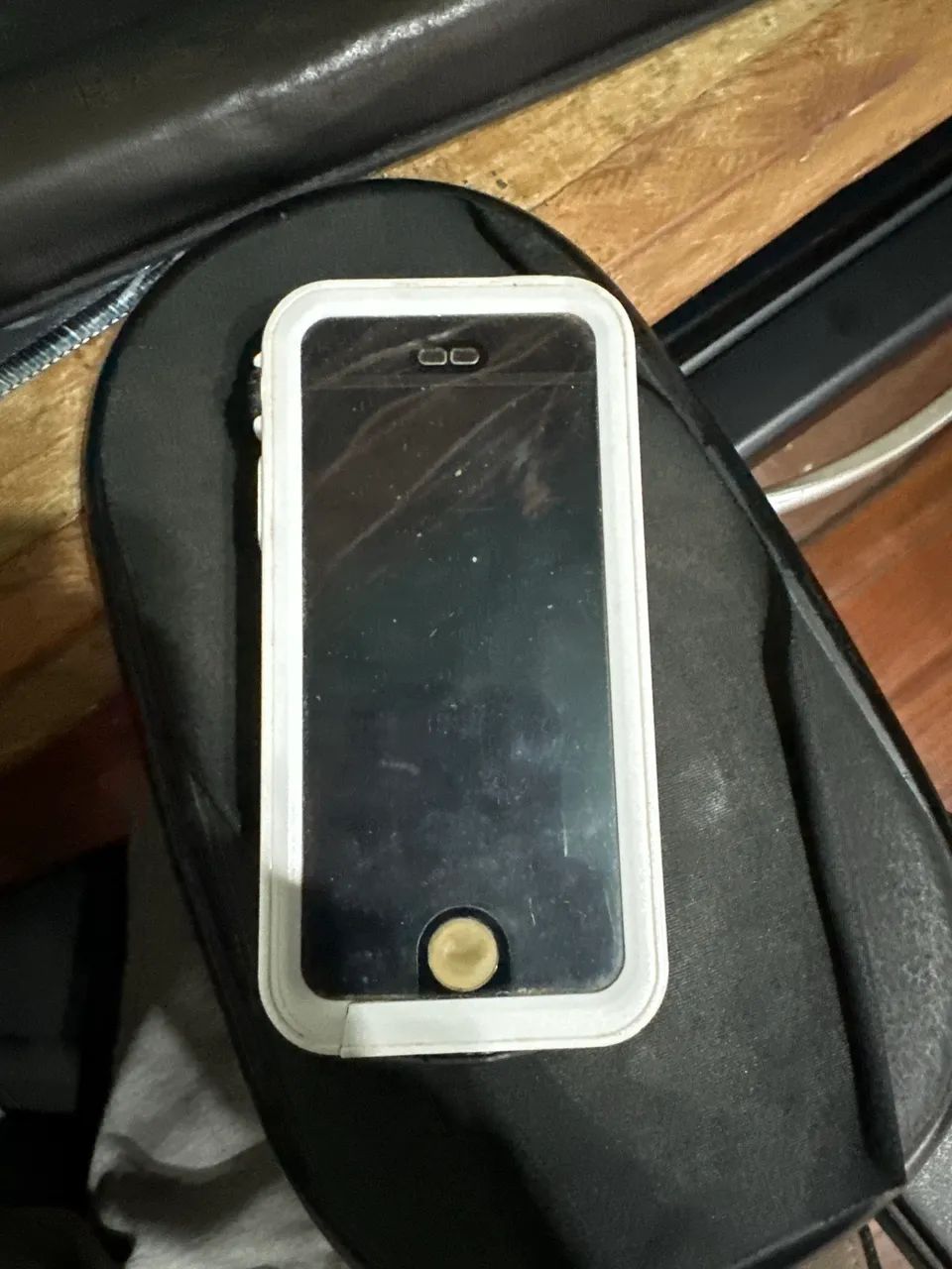IPHONE SE 2019 POUCO USADO