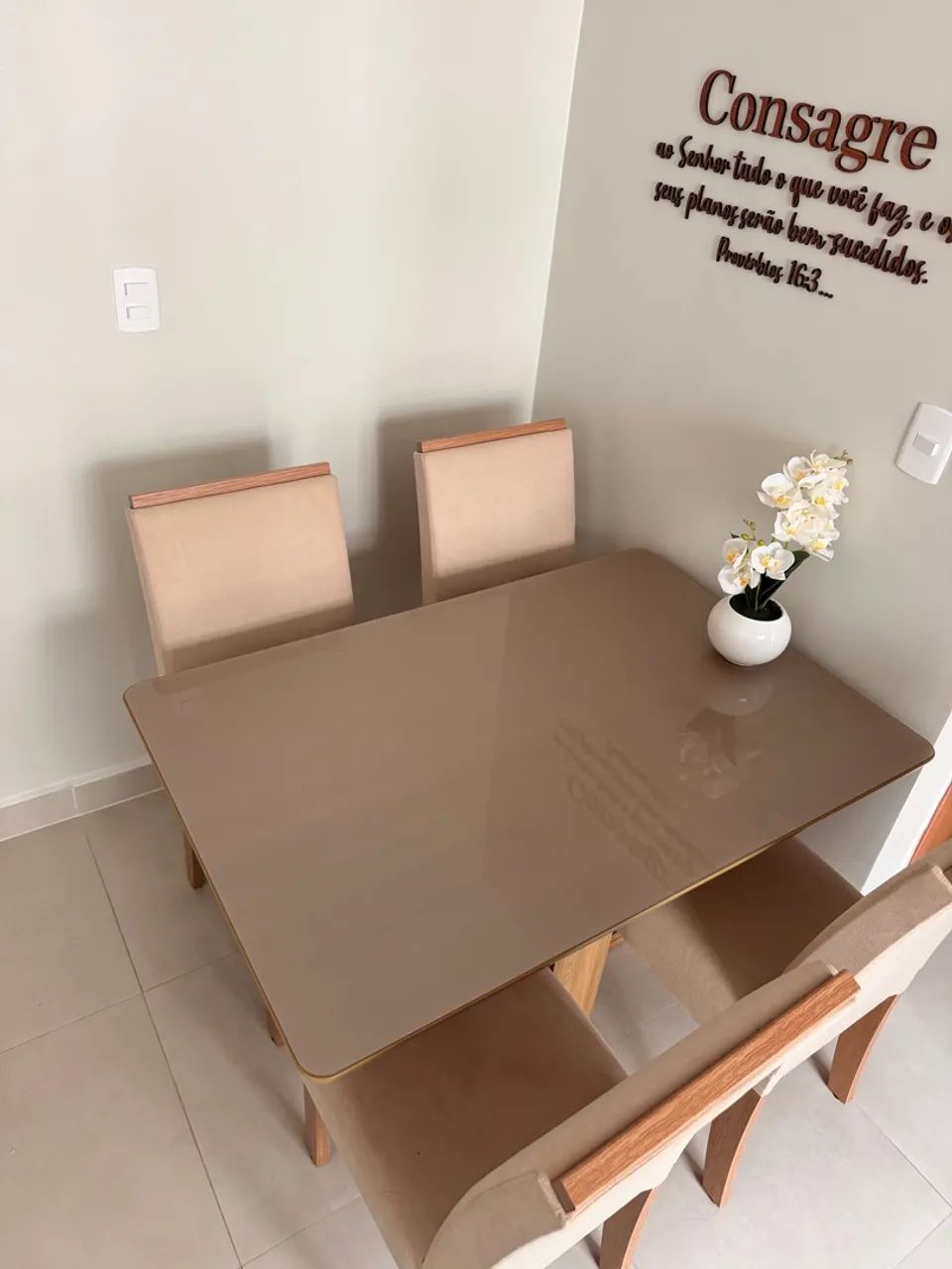 Mesa nova com 4cadeiras  - Foto 4
