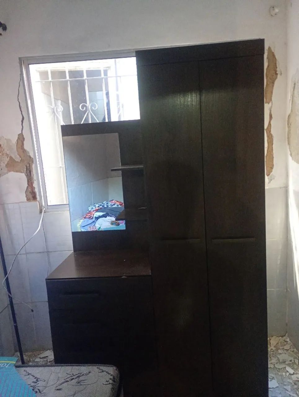 Guarda roupa pequeno 