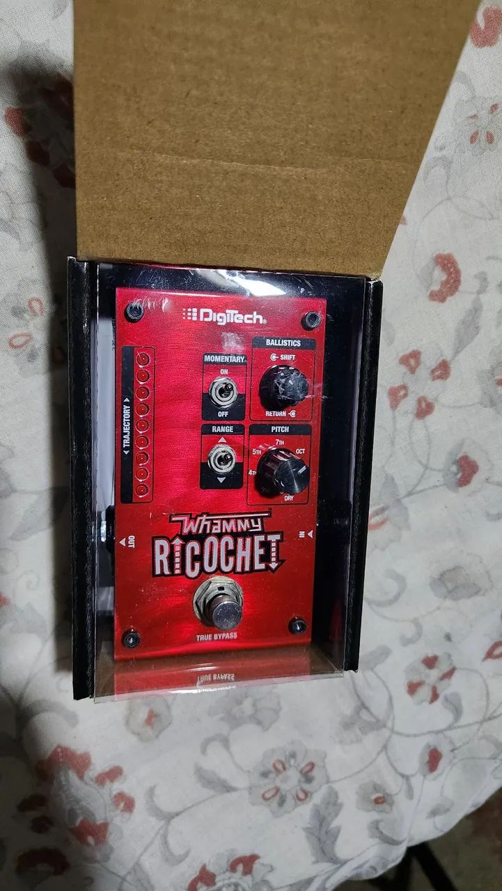 Pedal ricochet na caixa.