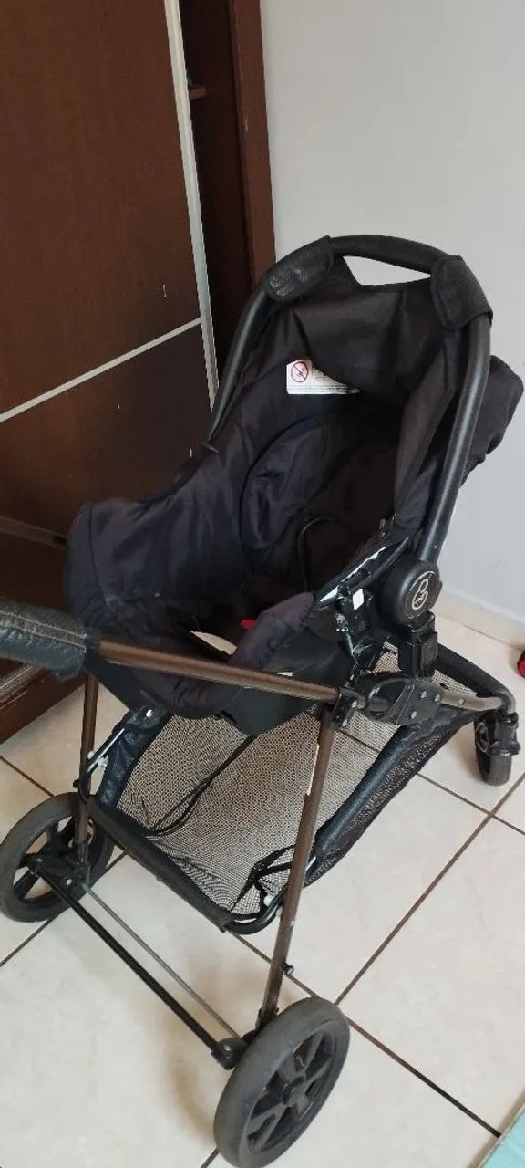 Carrinho de bebê com bebê conforto. Galzerano. - Foto 5
