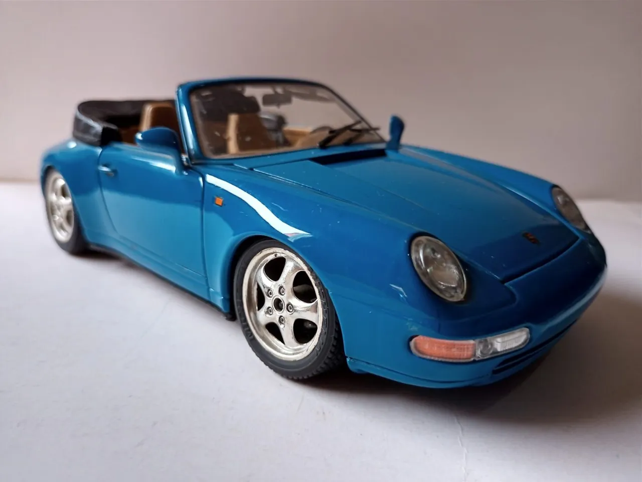 Miniatura Porsche 911 gt1 ut models G force escala 1.18 - Hobbies