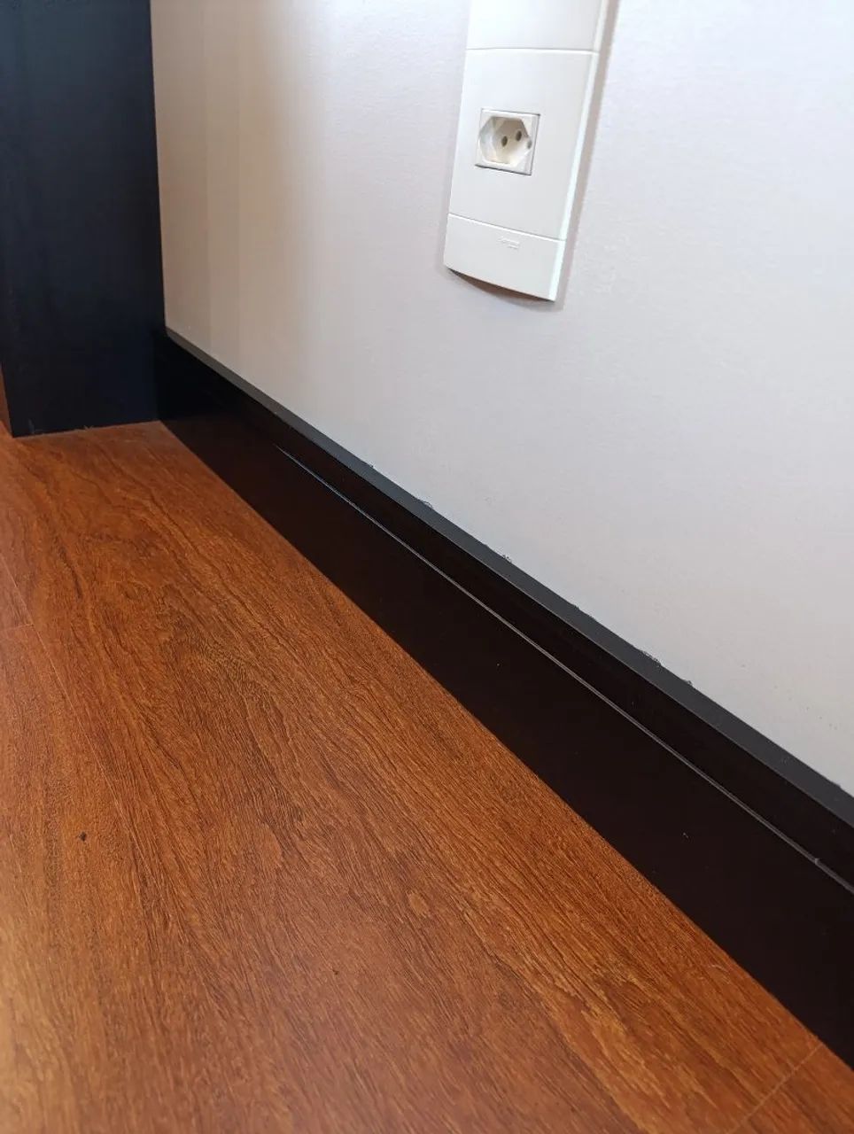Piso laminado, piso vinílico e rodapés. - Foto 5