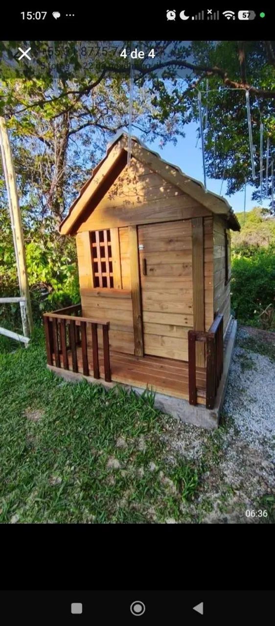 Casinha de madeira no solo