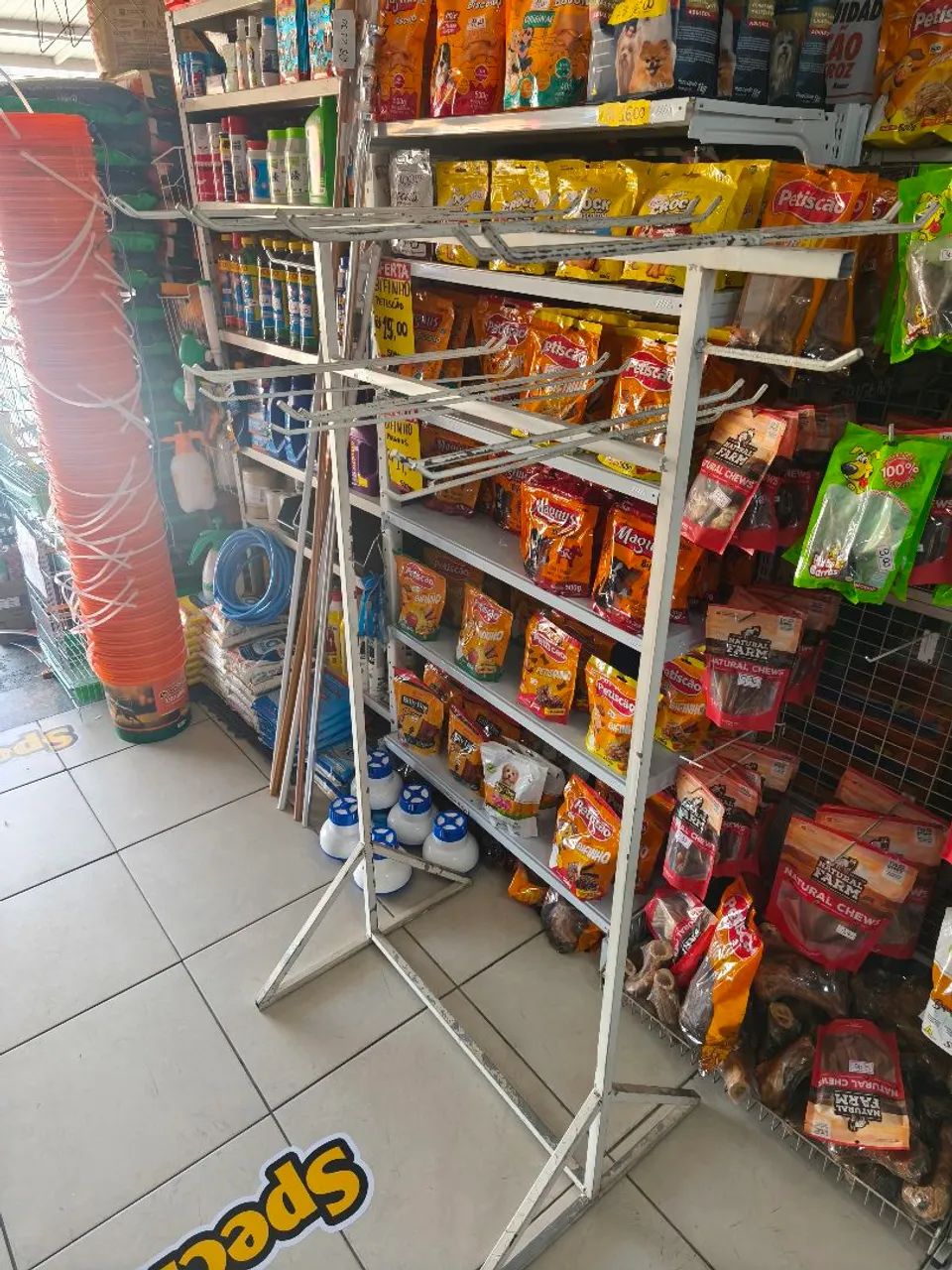 Porta vassouras expositor reforçado 