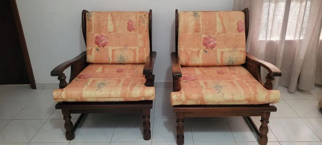 POLTRONAS DE IMBUIA MACIÇA