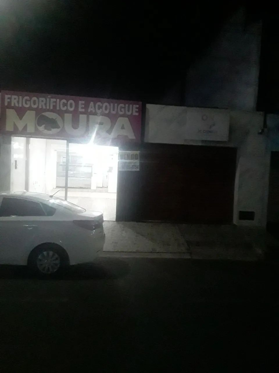 Vendo um Prédio na Estação.
