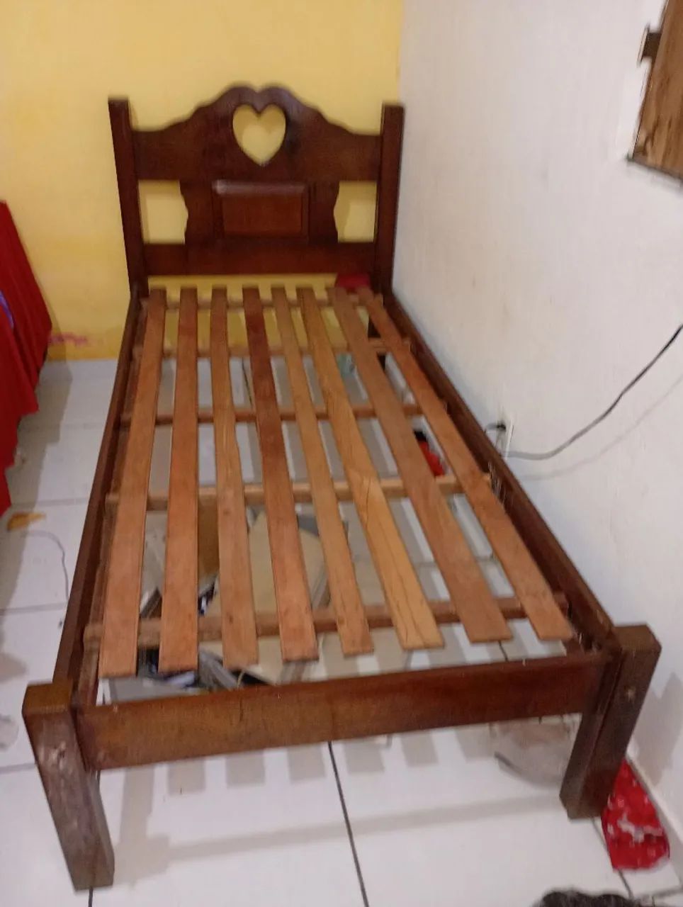 VENDE SE CAMA DE SOLTEIRO DE MADEIRA  - Foto 2