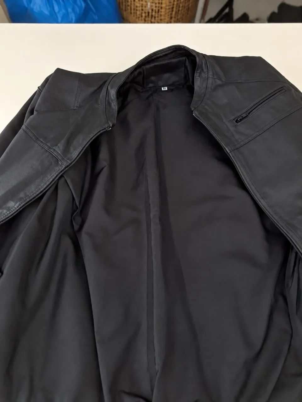 LOTE DE ROUPAS MASCULINAS + ARARA/ CABIDEIRO