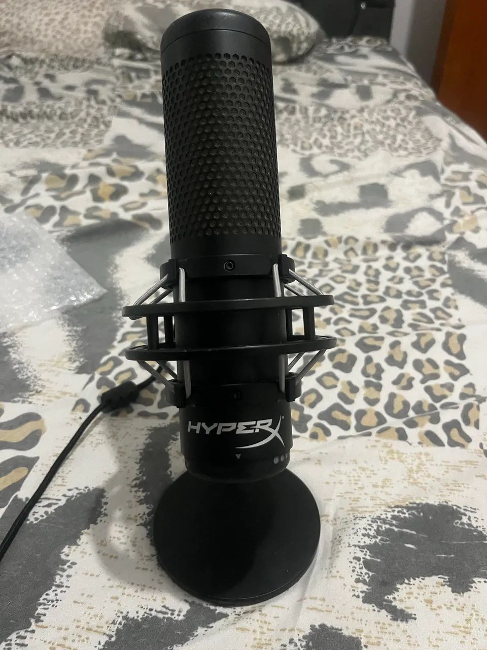 Microfone Condensador HyperX QuadCast - R$ 350