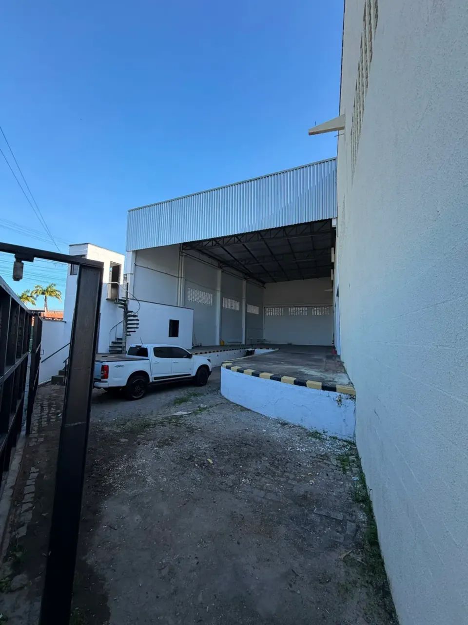 Galpão de 4.000m² para Alugar na BR-116 | Doca, Escritórios e Estacionamento - Foto 5