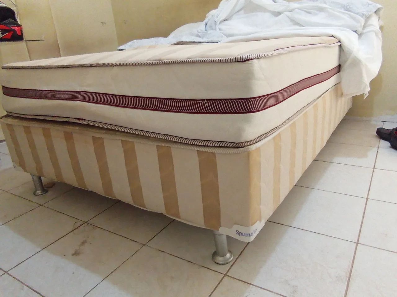 Base de cama spumaflex em bom estado de uso  - Foto 2