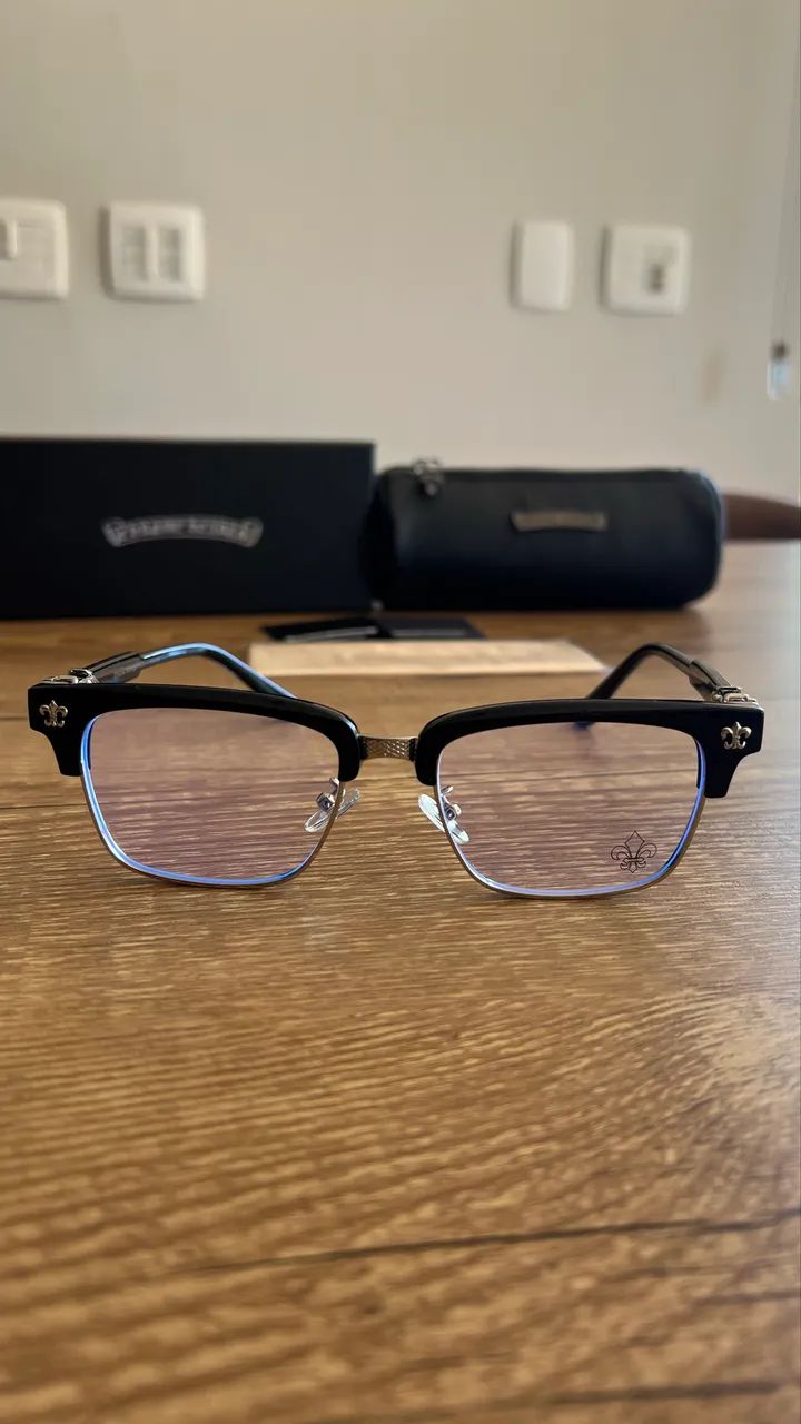 Óculos Chrome Hearts preto