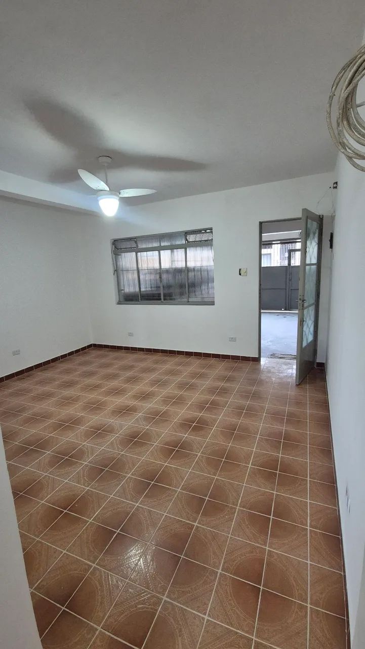 Aluga-se casa de 3 cômodos 