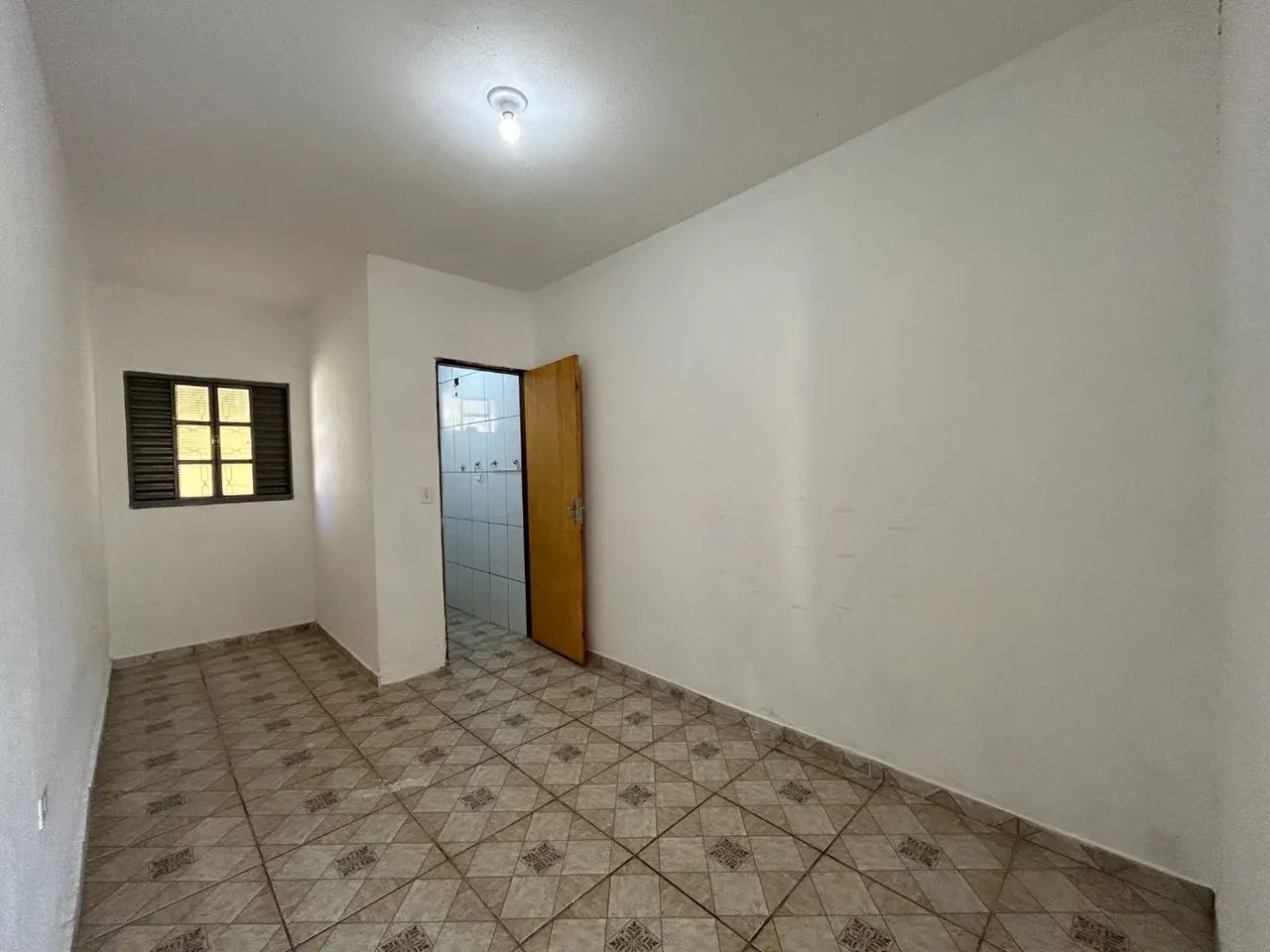 Casa com 02 dormts, sala, coz e quintal e 02 vagas. - Foto 4