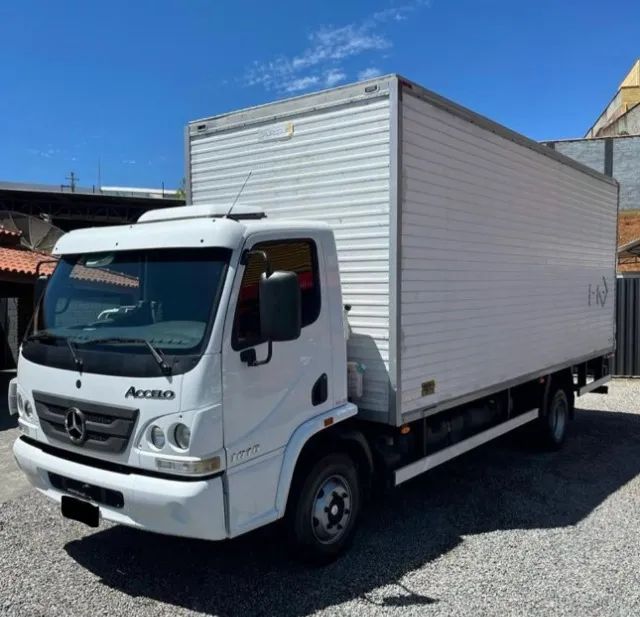 Mb Accelo 1016 4x2 - 2018 Baú - Foto 3