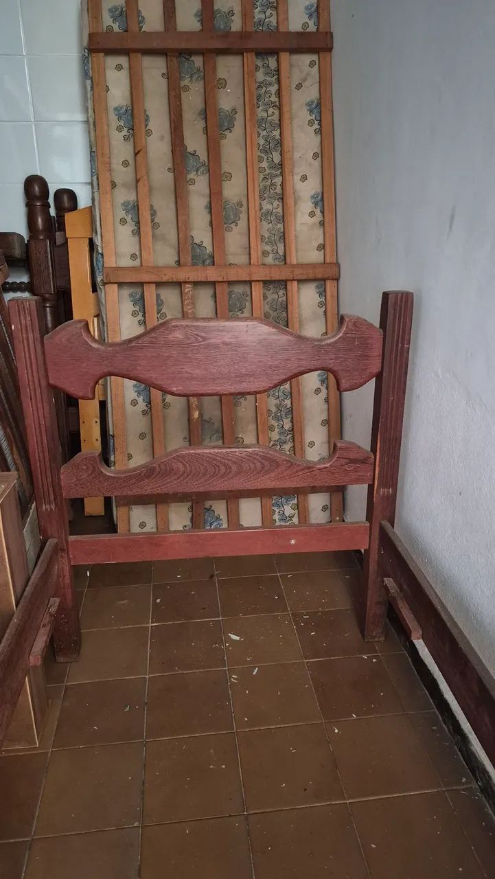 Cama de solteiro com colchão-usada