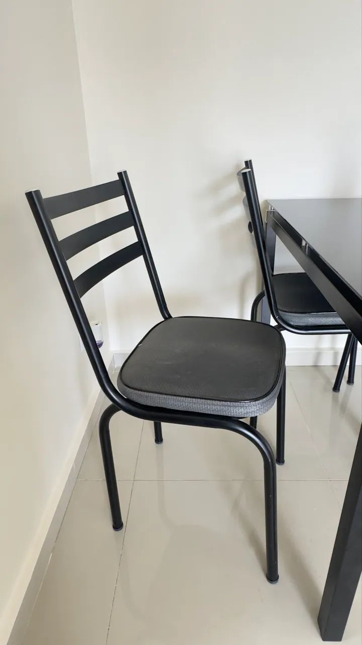 Jogo de mesa de jantar com 4 cadeiras  - Foto 3