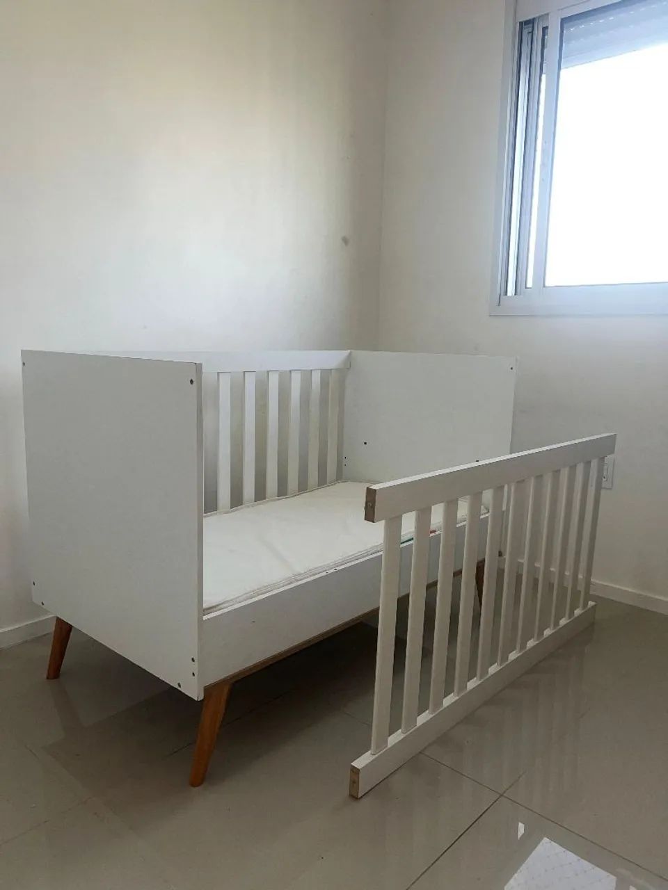 Berço que vira cama + colchão da grão de gente (conservado)
