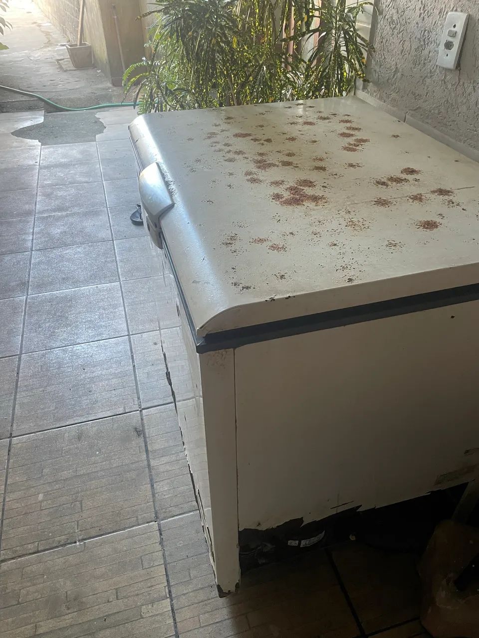 Freezer vertical com tudo funcionando só com marcas de uso - Foto 3