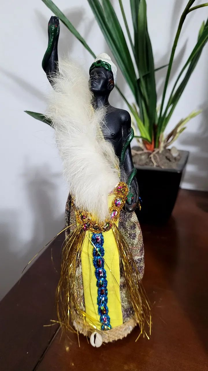Imagem de orixá em resina 24 cm - Foto 2