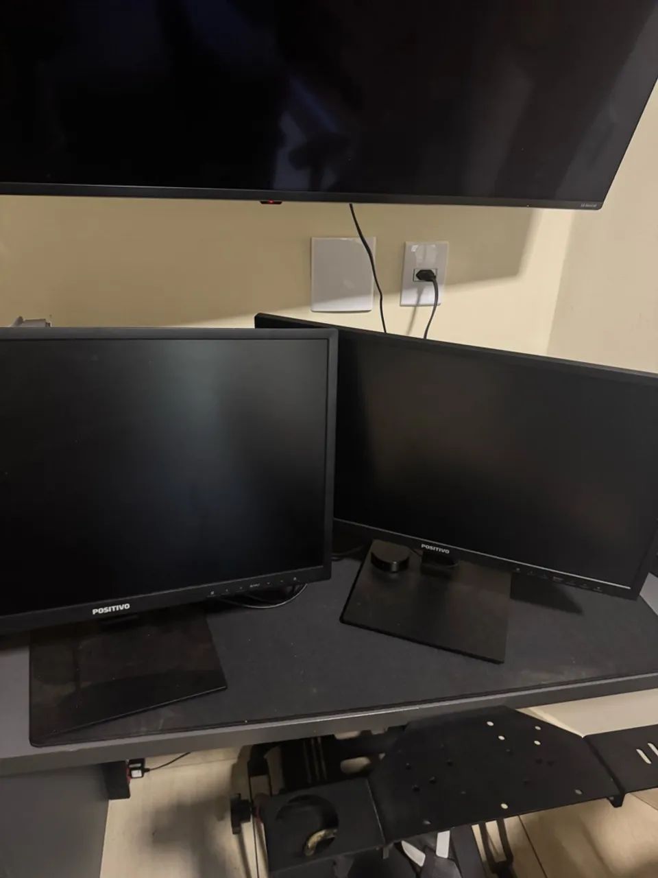  2 Monitores Positivo 24BN650U 23,8 polegadas