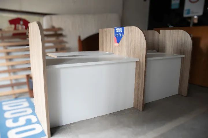 Conjunto de 04 bancadas de escritório