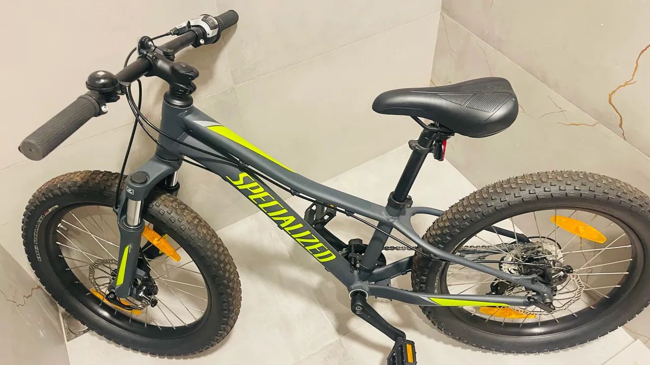Bicicleta semi nova 