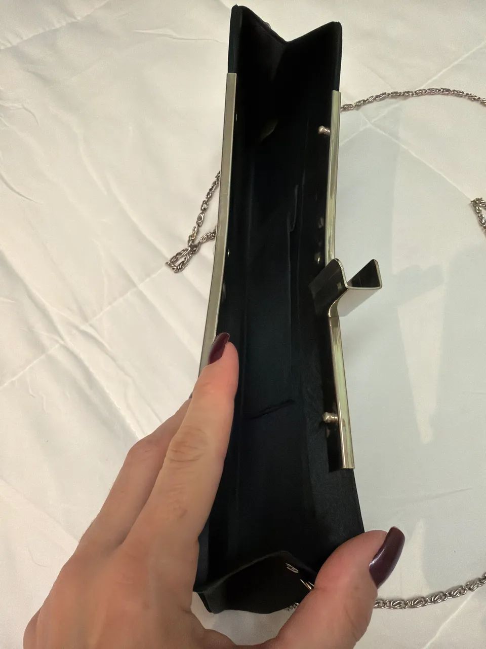 Bolsa de Festa Preta com Corrente e Bordado - Foto 4