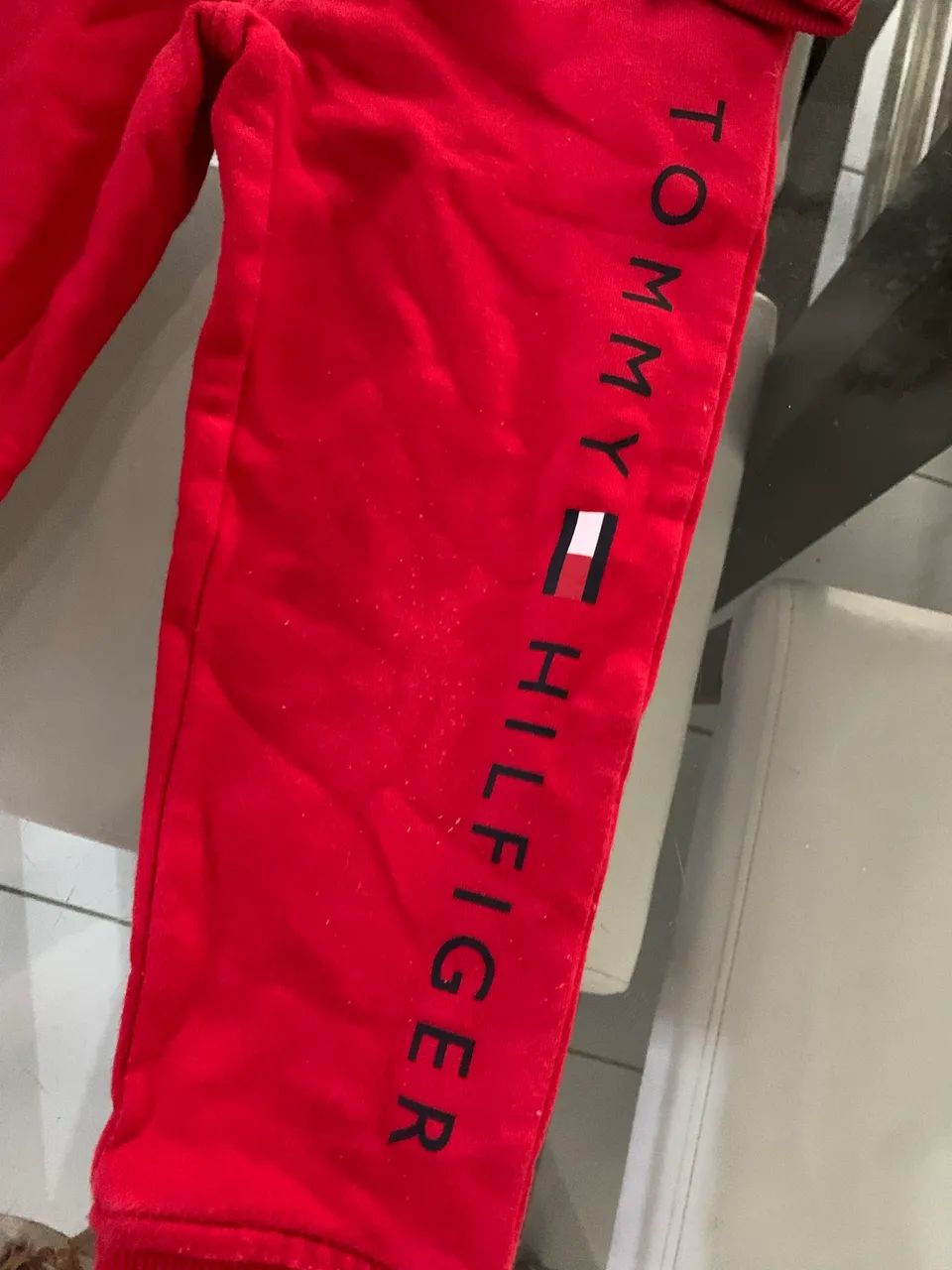 Conjunto MoletomTommy HILFIGER Original Camisa e Calça 4 e 5 Anos - Foto 3