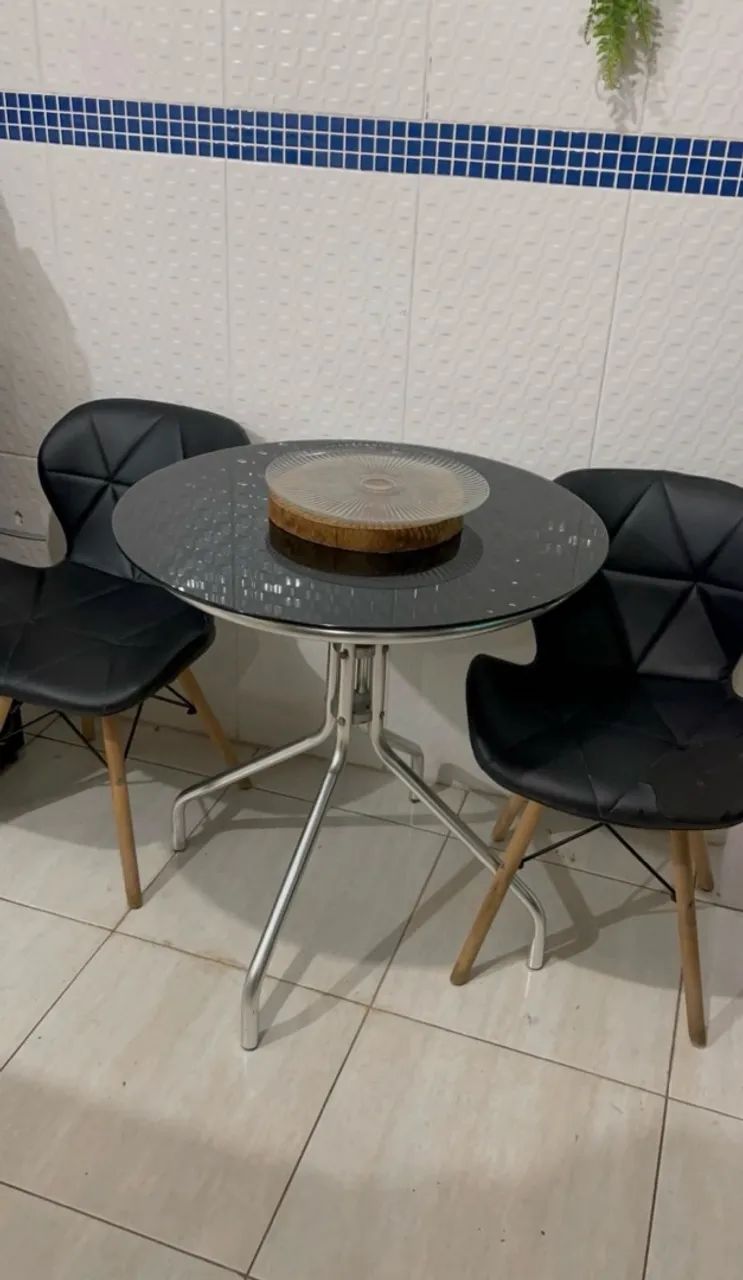 Mesa e cadeira 