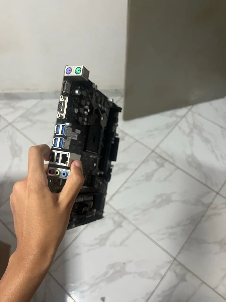 Placa-Mãe Gigabyte A520M K V2 AM4 (Com Defeito / Entrou Água) - Foto 4