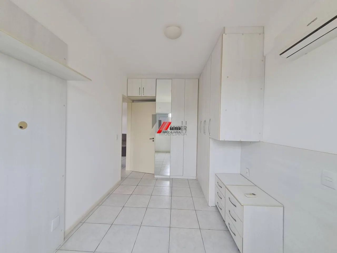 Apartamento 2 Dormitorios Mobiliado para Venda em Florianopolis - Foto 3