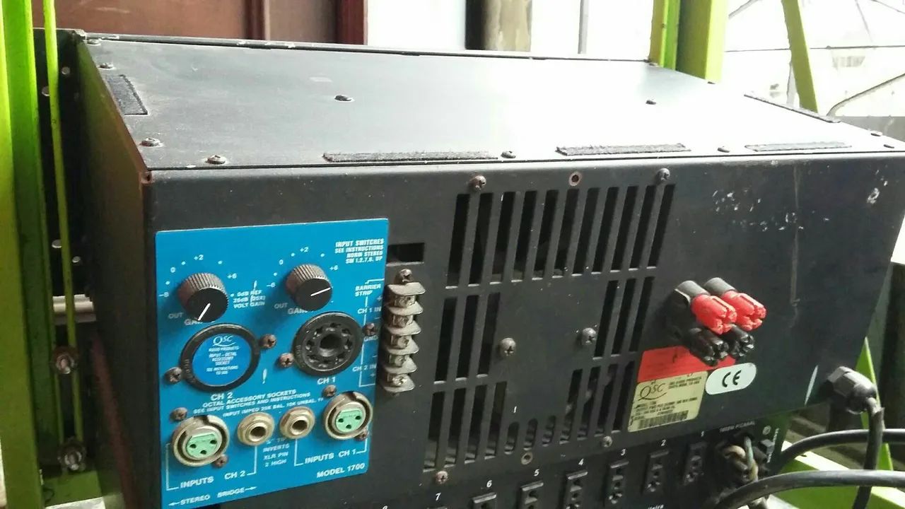 Amplificador e sequenciador de lâmpada.