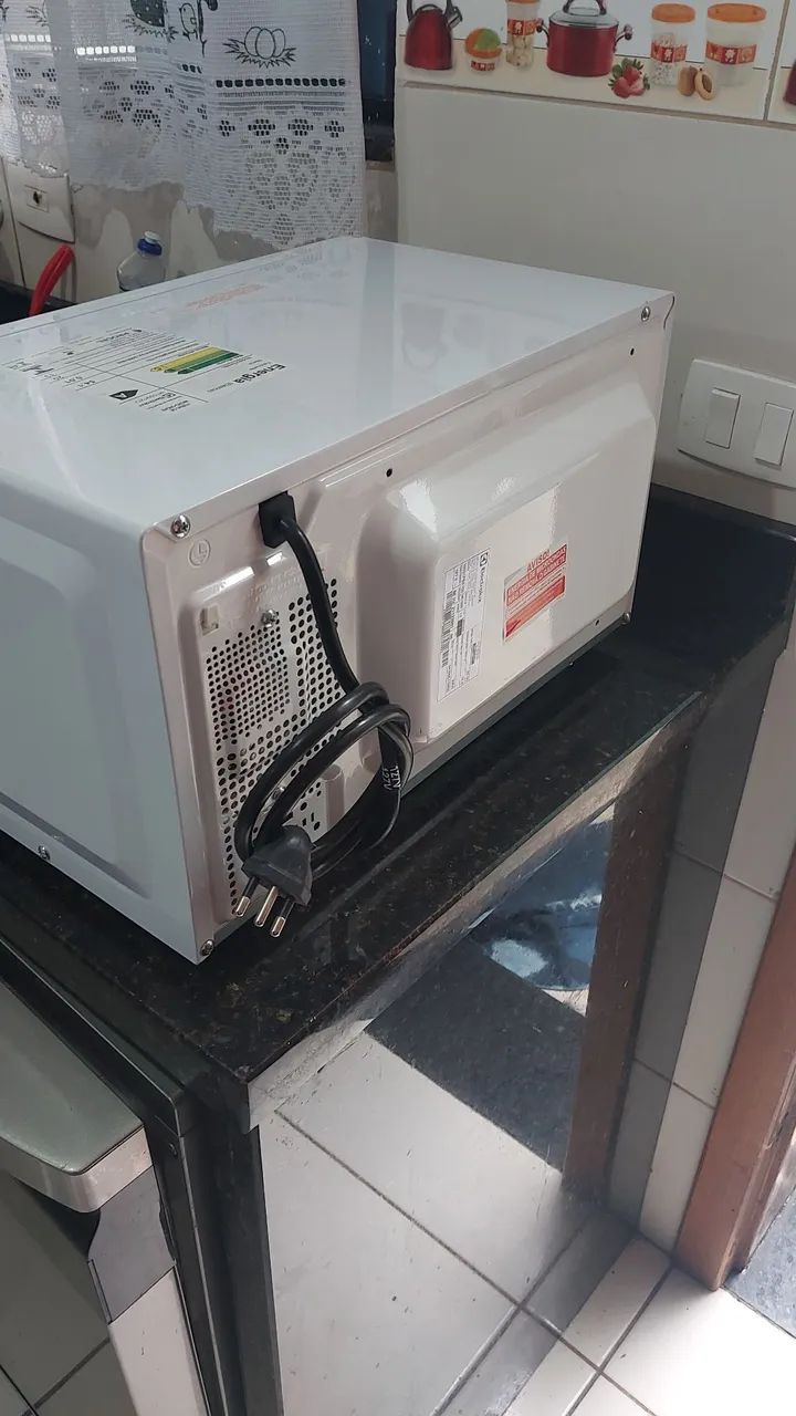 ? MICRO-ONDAS ELECTROLUX 20L - PRATICAMENTE NOVO ? - Foto 4