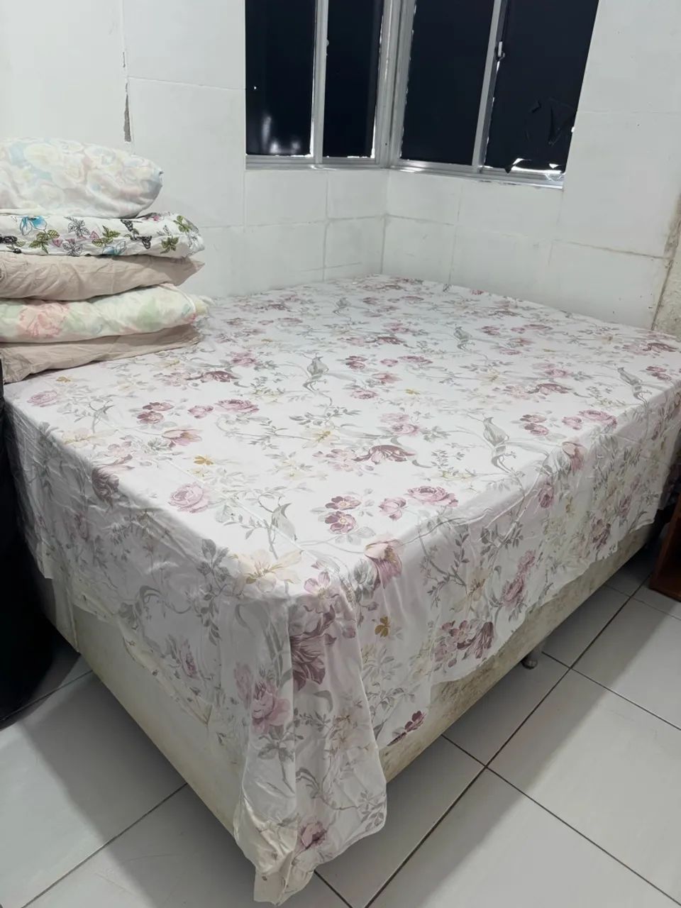 Cama e colchão Queen