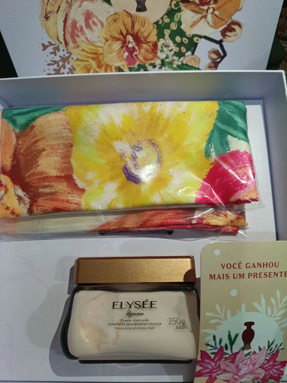 Acetinado Elysée ou Lily Cashmere 