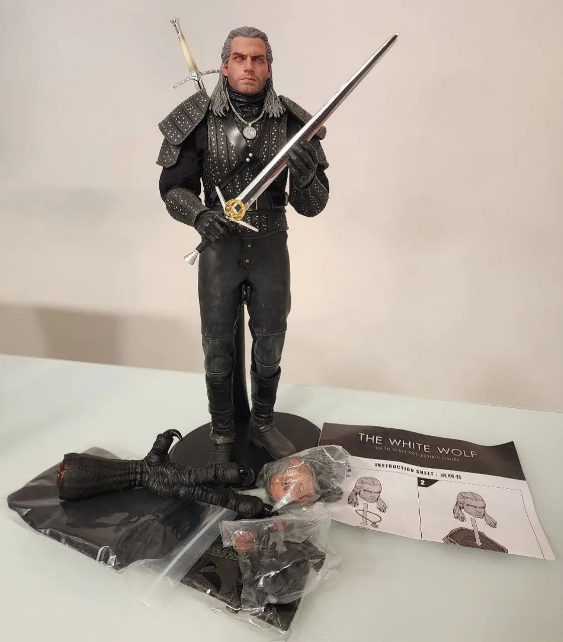 The Witcher 1/6 Buzztoys Geralt de Rivia The White Wolf  - Foto 2