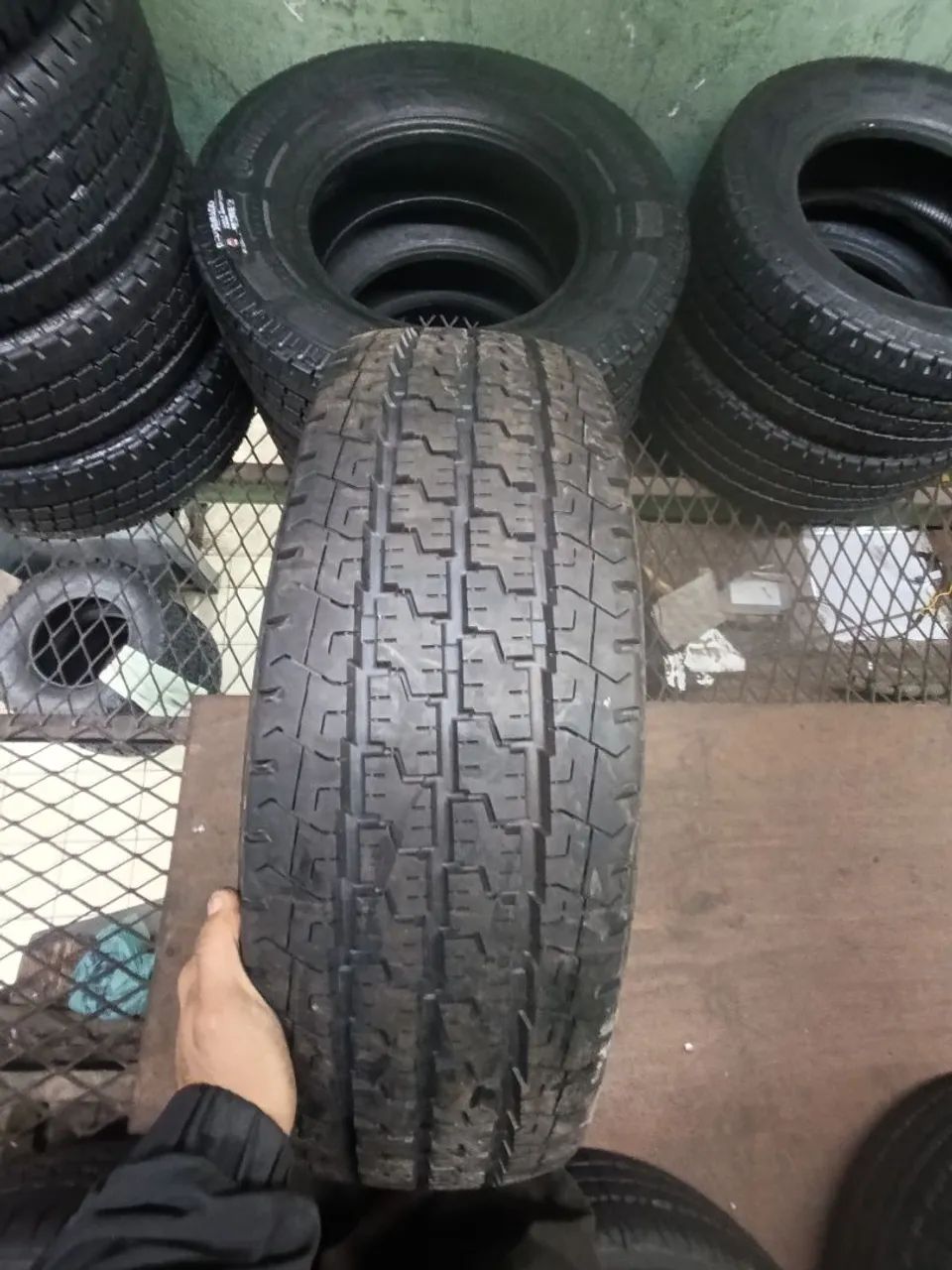 Pneu Firestone 225/75/16 - Foto 2