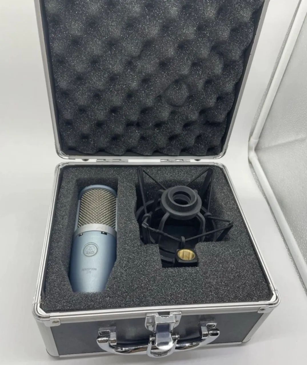 Microfone akg perception 420429414401422151682