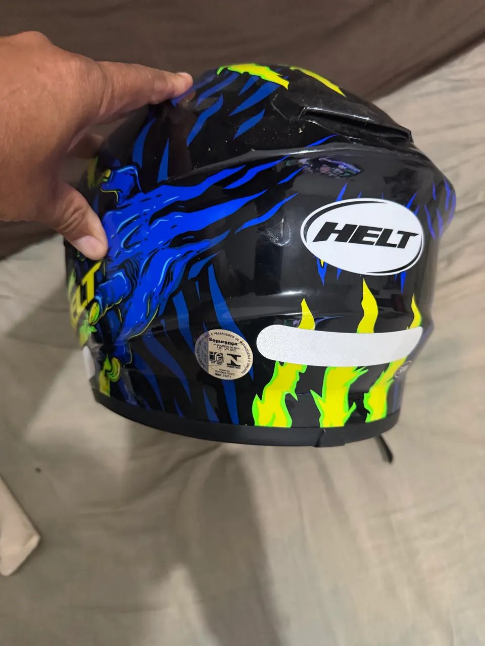 Capacete HELT